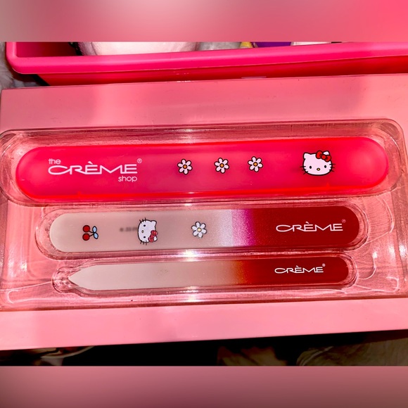 New Hello Kitty Cherry Crystal Nail File Set- The Creme Shop - Picture 8 of 8